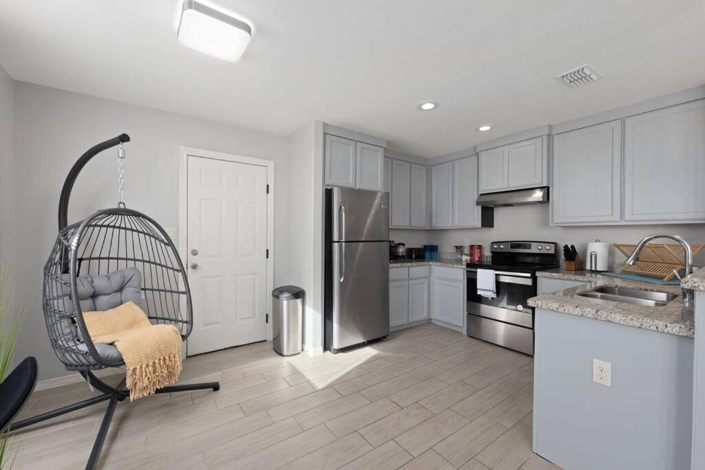 Cozy 3 Bed 2 Bath Apartment, Near Shopping Plazas, Expressway And Free Parking Edinburg Exterior foto