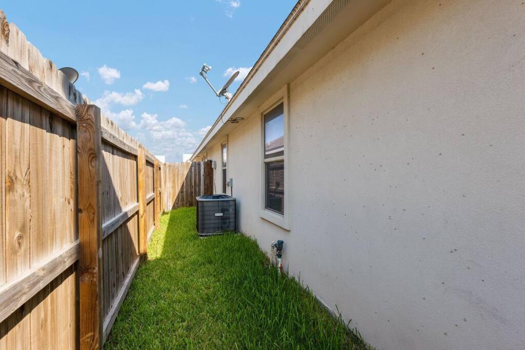 Cozy 3 Bed 2 Bath Apartment, Near Shopping Plazas, Expressway And Free Parking Edinburg Exterior foto